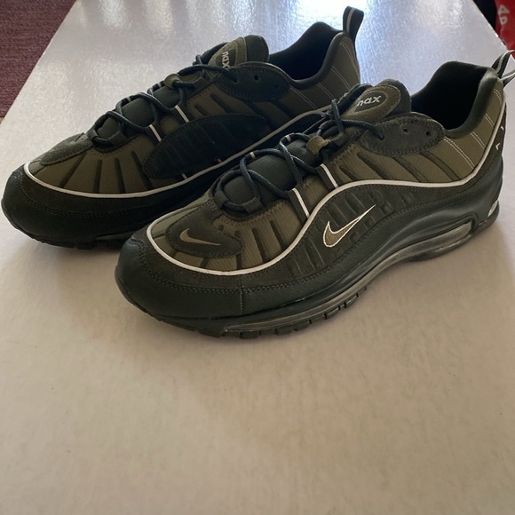 Nike AirMax 98 Sequoia/Medium Olive /Pure Platinum Colorway 640744-300 Sz 10.5 main image 10